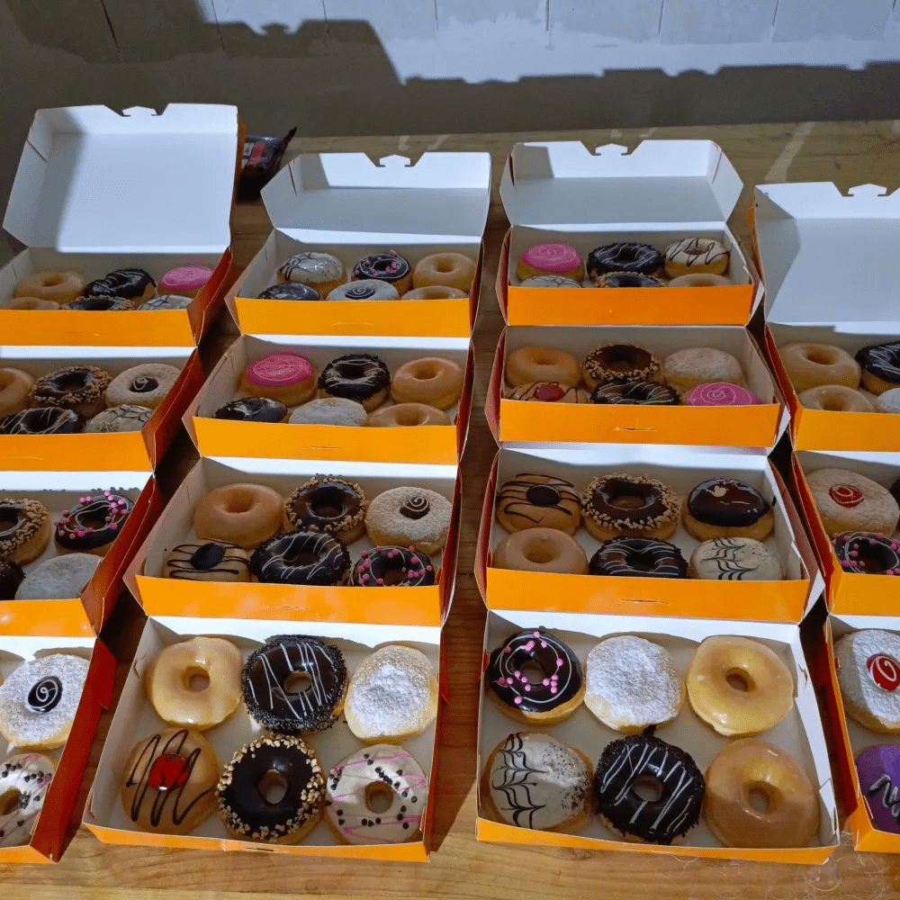 Donat Kids Taro Series — Donat berbagai topping rasa 3 pcs , isi 3 pcs