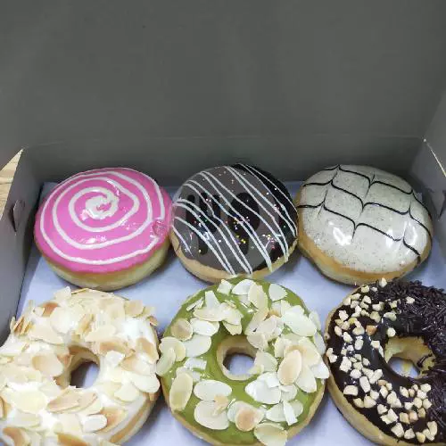 Buy 2 Iced Chocolate Or Coffee Get 7 Pcs Donat Kids